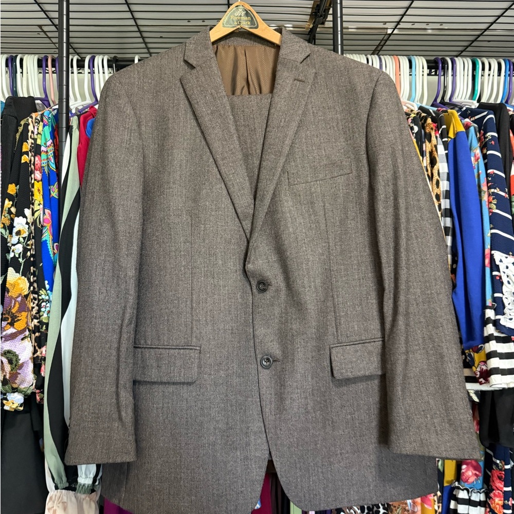 Macy's Elegant Gray Men's Suit